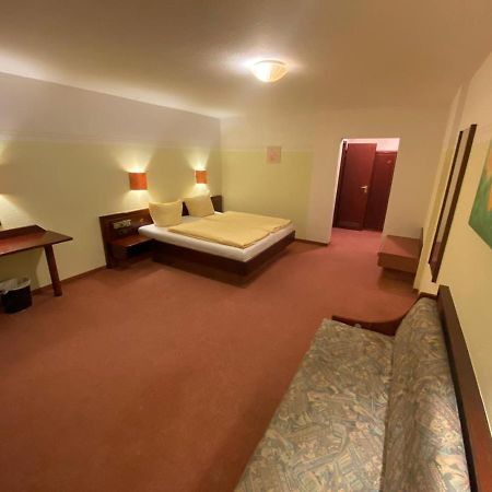 Hotel Goldener Loewe Zeulenroda-Triebes Extérieur photo